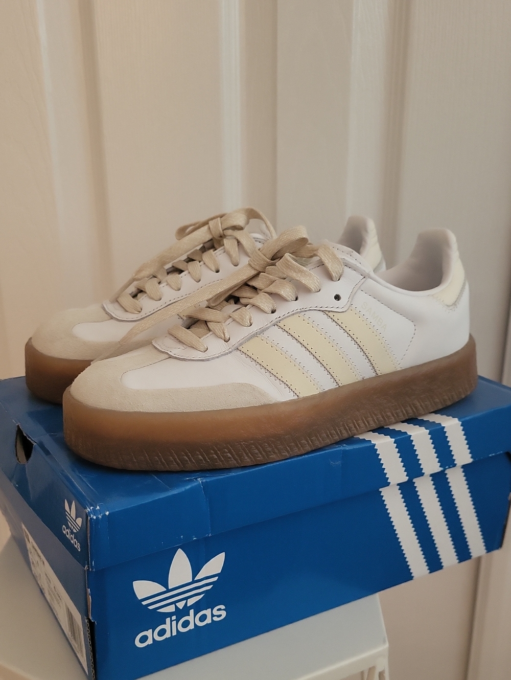 ADIDAS Sambae Women's White and Cream Retro Gumsole